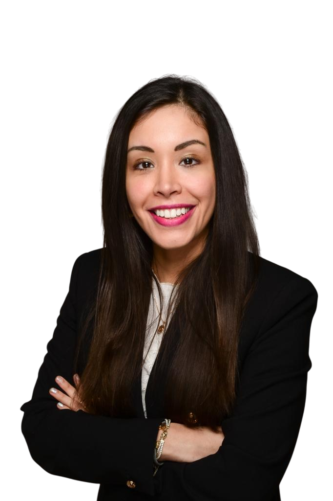 Home Brunella Starost mit verschränkten Armen freigestellt.